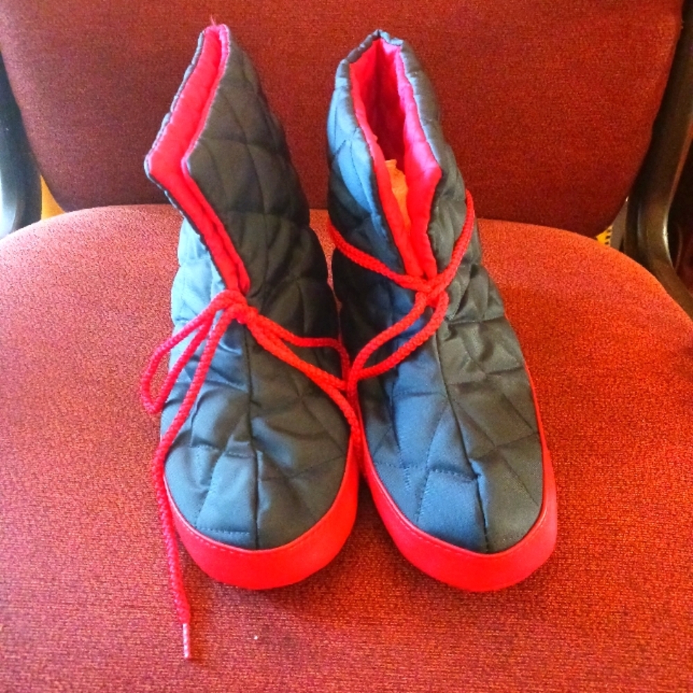 VintageQuilted Black and Red  House Booties